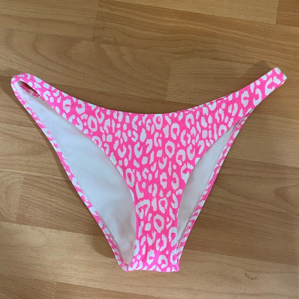 Never worn triangl bikini bottoms